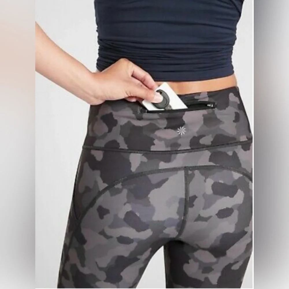 ATHLETA Lightning Camo 7/8 Tight Legging Size XS - Picture 16 of 16